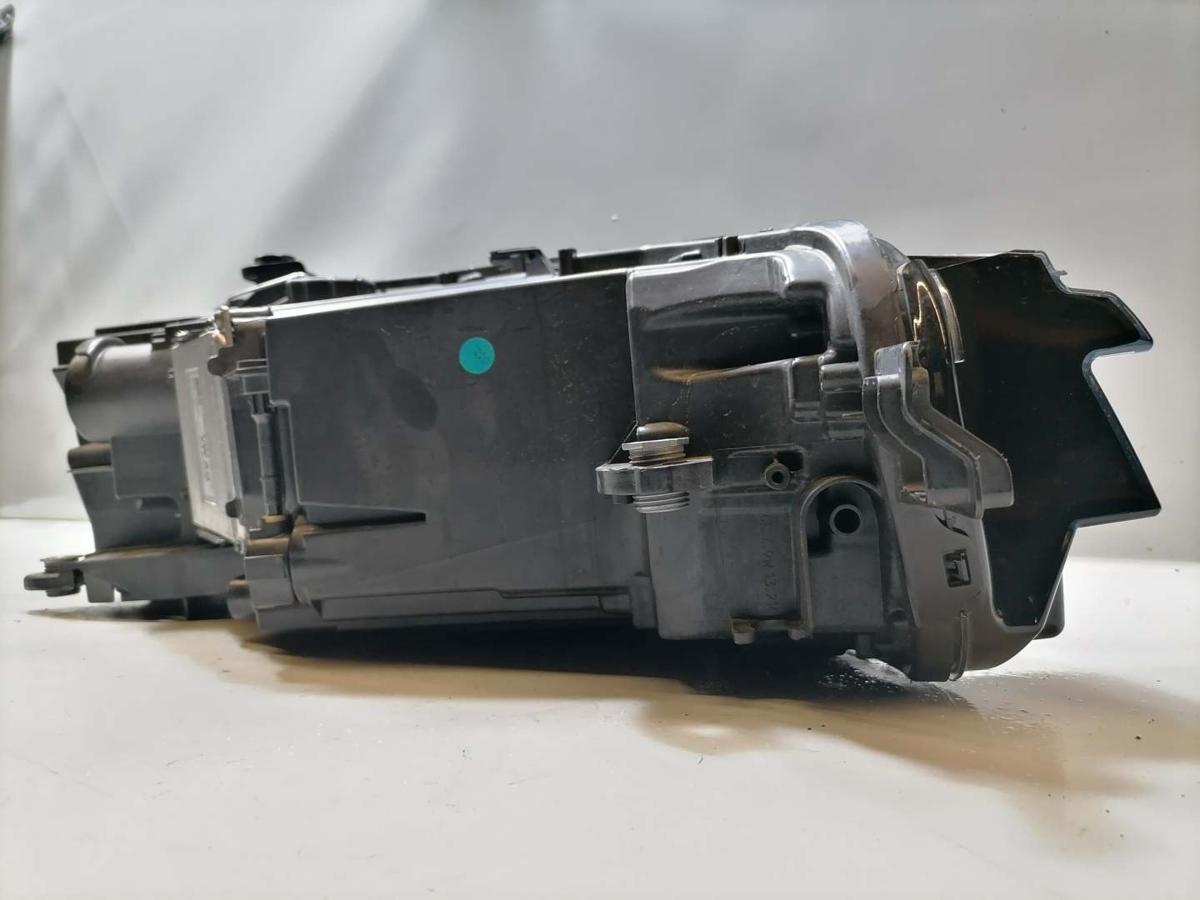 VW Passat B9 original Scheinwerfer links LED Bj.2024